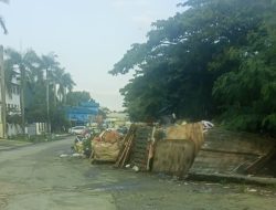 Tumpukan Limbah Plastik dan Kayu Palet di Cammo Industrial Park Simpang Kara Jadi Sorotan Warga