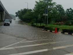 Kurang dari Satu Jam Diguyur Hujan, Sejumlah Titik di Batam Tergenang